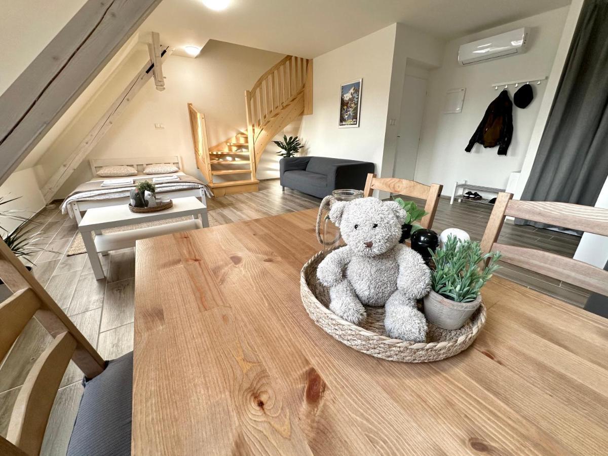 Apartmany Monastery Suites Zirec Dvůr Králové nad Labem Bagian luar foto