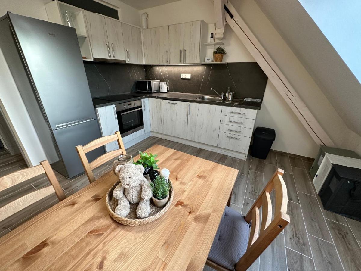 Apartmany Monastery Suites Zirec Dvůr Králové nad Labem Bagian luar foto
