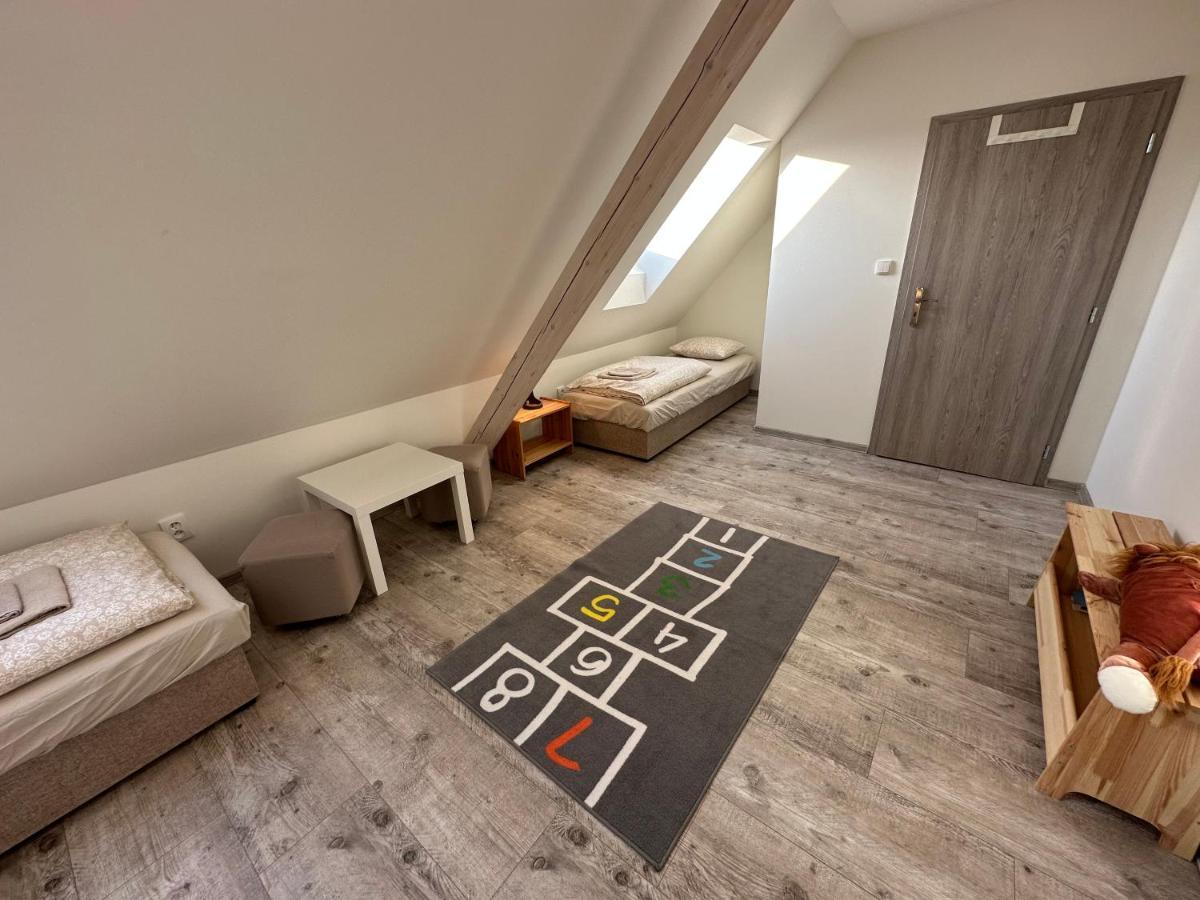Apartmany Monastery Suites Zirec Dvůr Králové nad Labem Bagian luar foto