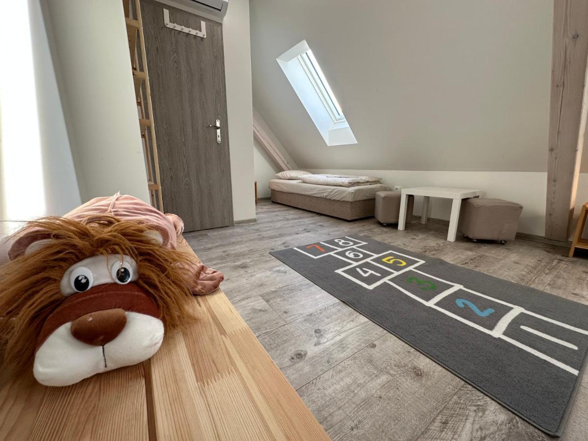 Apartmany Monastery Suites Zirec Dvůr Králové nad Labem Bagian luar foto