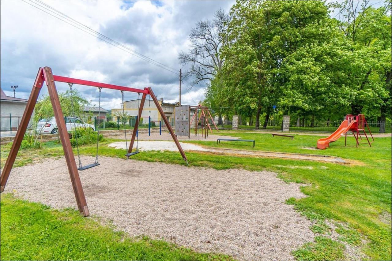 Apartmany Monastery Suites Zirec Dvůr Králové nad Labem Bagian luar foto