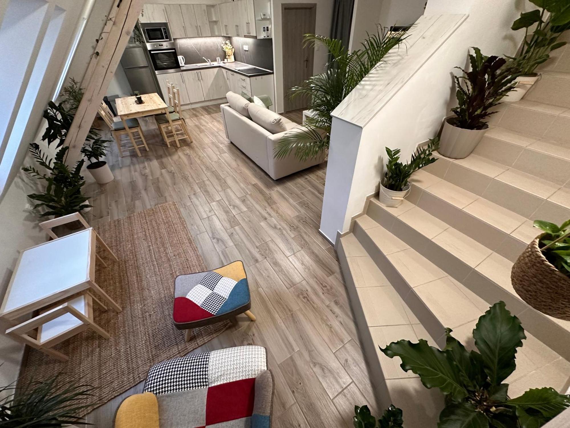 Apartmany Monastery Suites Zirec Dvůr Králové nad Labem Bagian luar foto