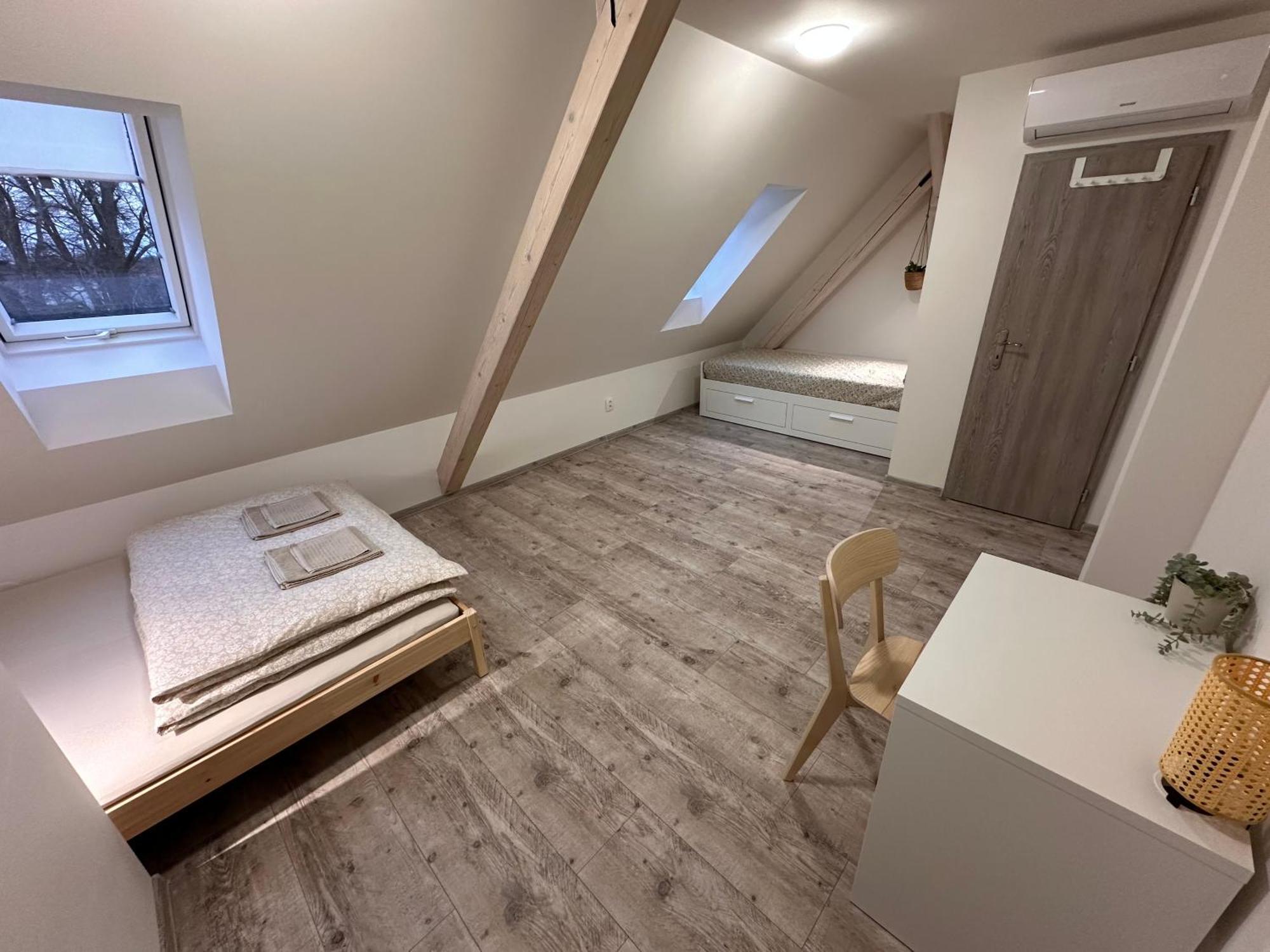 Apartmany Monastery Suites Zirec Dvůr Králové nad Labem Bagian luar foto