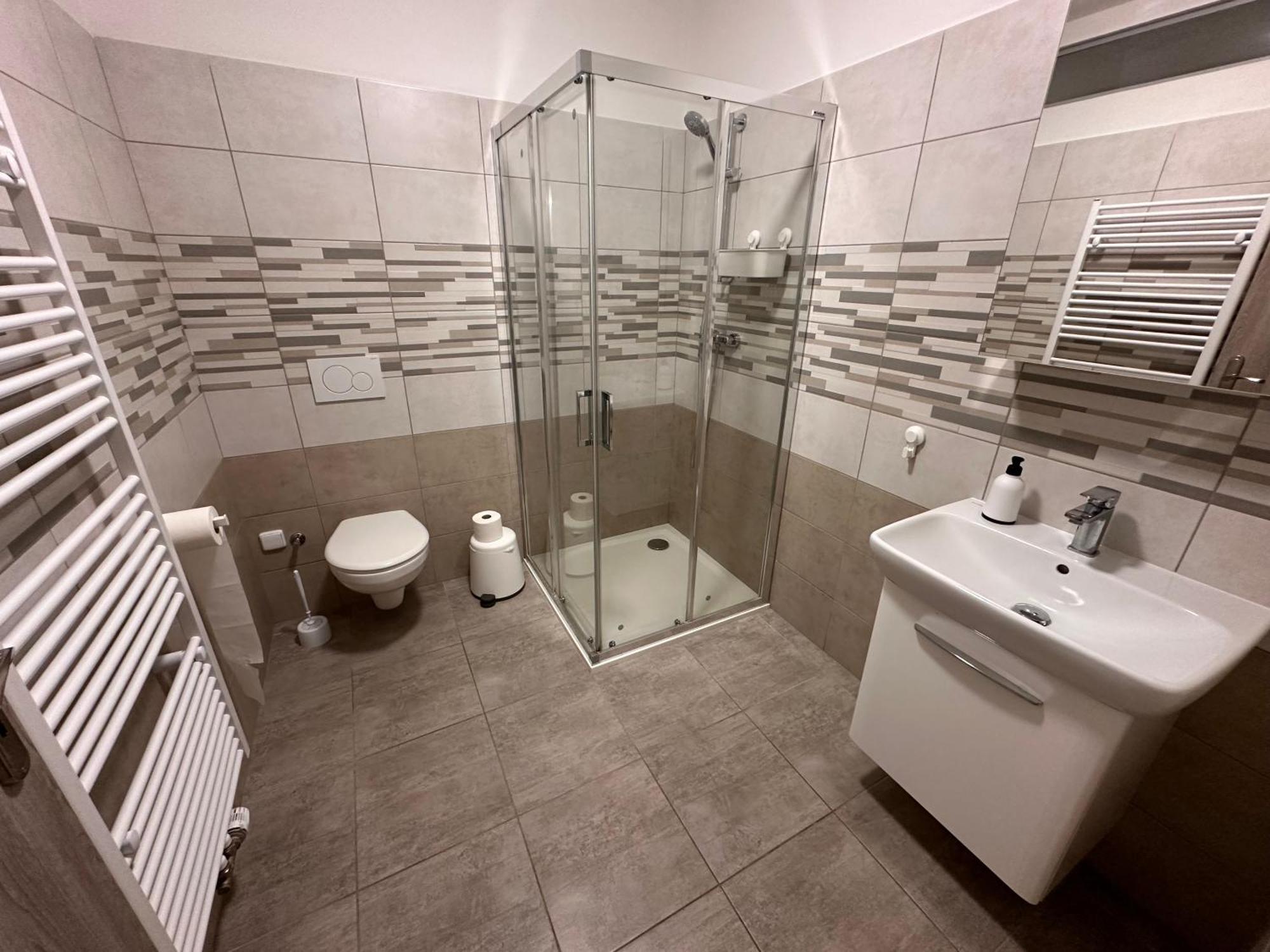 Apartmany Monastery Suites Zirec Dvůr Králové nad Labem Bagian luar foto